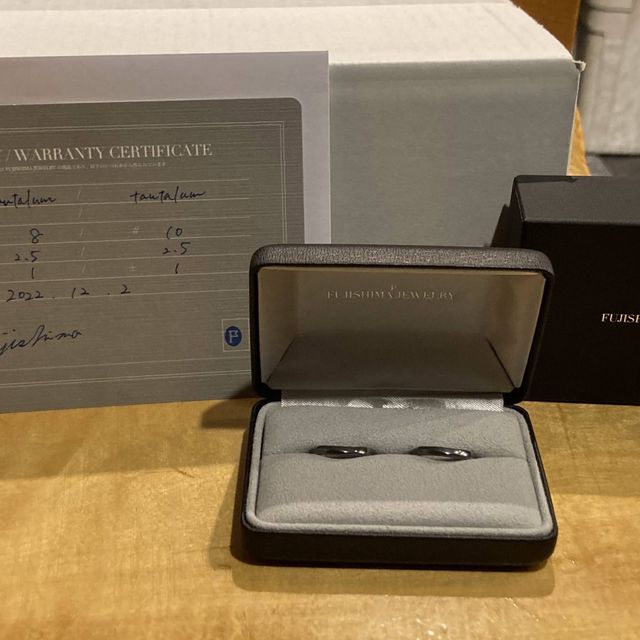 【FUJISHIMA JEWELRY(フジシマジュエリー)の口コミ】 黒い金属と呼ばれているレアメタル
硬度が高く傷付きにくい上、手入れが必…