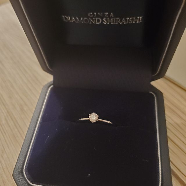 【銀座ダイヤモンドシライシの口コミ】 とてもシンプルで、比較的安かったのでプレゼントしやすかったです。安さ…