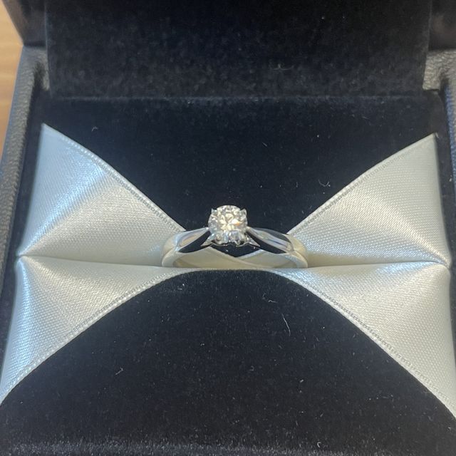 【エクセルコダイヤモンド(EXELCO DIAMOND)の口コミ】 自分の指にはやや太めのリングが良いなと思いこちらを提案していただきま…