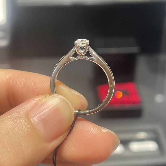 【エクセルコダイヤモンド(EXELCO DIAMOND)の口コミ】 自分の指にはやや太めのリングが良いなと思いこちらを提案していただきま…