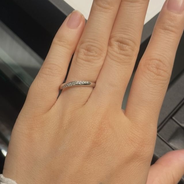 【ラザール ダイヤモンド(LAZARE DIAMOND)の口コミ】 ストレートタイプの指輪を探していました。ダイヤの入っていない指輪にも…