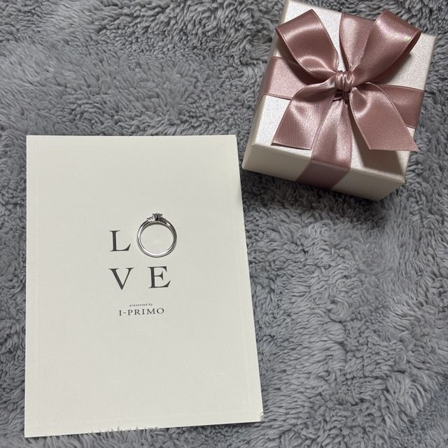 【アイプリモ(I-PRIMO)の口コミ】 どこの角度から見ても美しくて
指輪の付け心地が最高です。
指も綺麗に見…