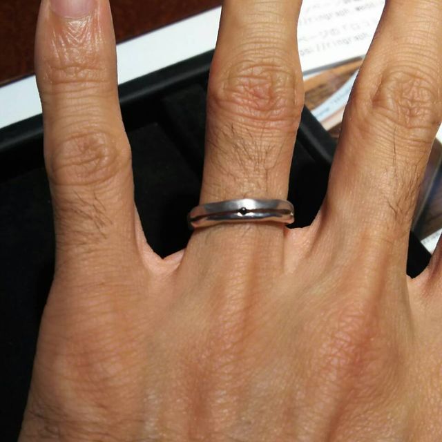 【JEWELRY  KAMATA(ジュエリーかまた)の口コミ】 メンズのはシンプルなものが多い中、こちらはレディースとお揃いでデザイ…