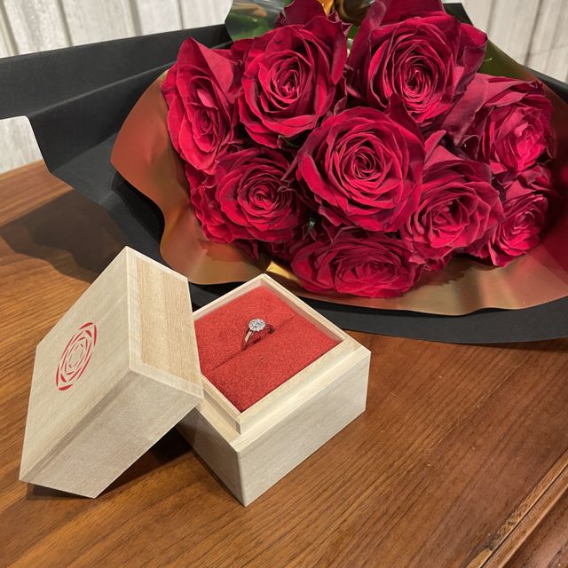 【出雲結(いずもゆい)の口コミ】 ダイヤモンドが大きくかつ綺麗に見えるデザインです。
それぞれに意味が込…