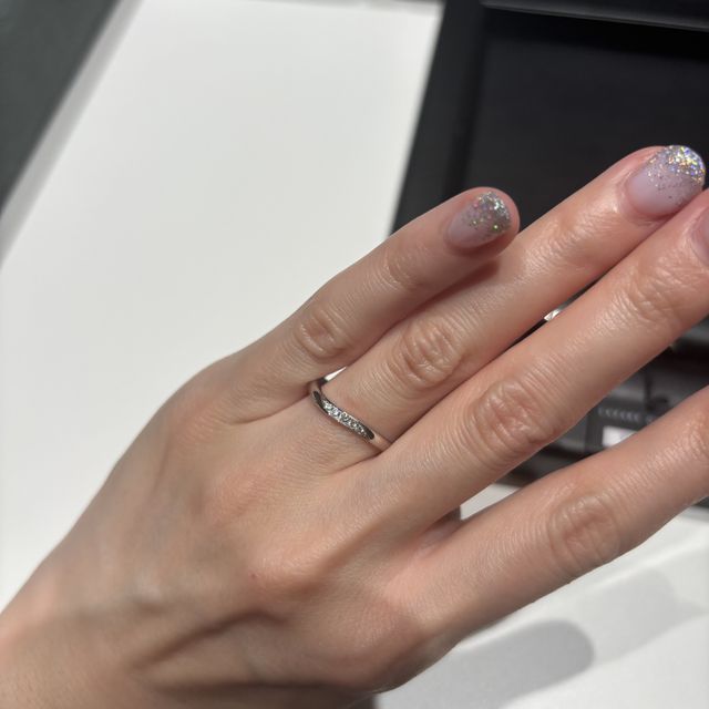 【ラザール ダイヤモンド(LAZARE DIAMOND)の口コミ】 何年経っても飽きないシンプルさがありつつ、一目で見てわかるデザイン性…