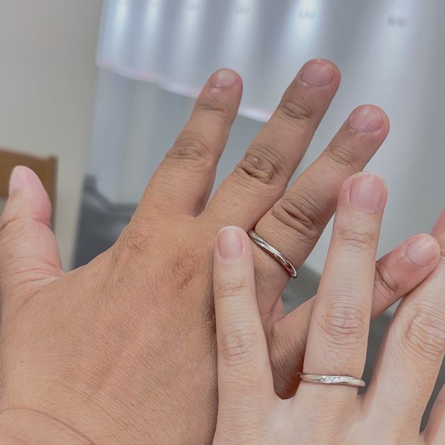 【出雲結(いずもゆい)の口コミ】 普段使いが出来、シンプルなデザインを選びました。裏側にイニシャルと水…