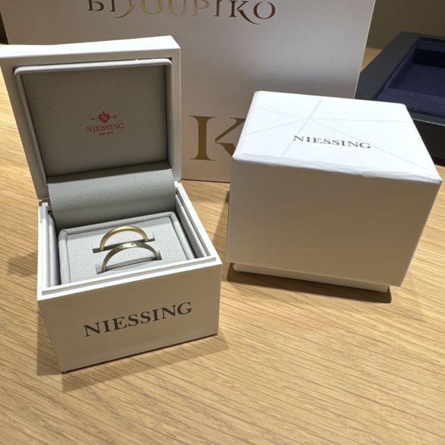 【NIESSING(ニーシング)の口コミ】 表面の加工方法や、指輪の幅、ゴールドの色味等が他のブランドの指輪より…