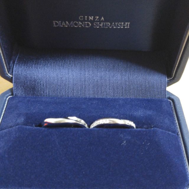【銀座ダイヤモンドシライシの口コミ】 デザインがシンプルで素敵だった。彼も私も一目惚れでその日に買うのを決…