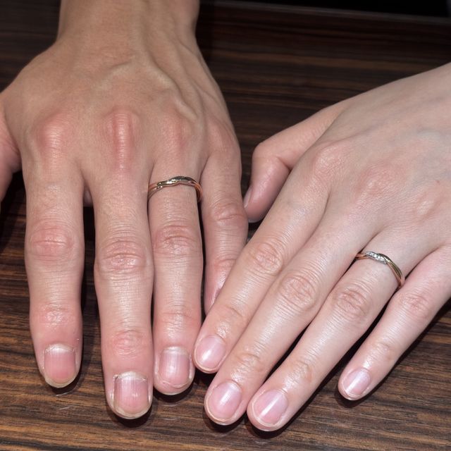 【AMATSU(アマツ)の口コミ】 ピンクゴールドとプラチナが混ざり合うデザインで、華やかな印象がある指…