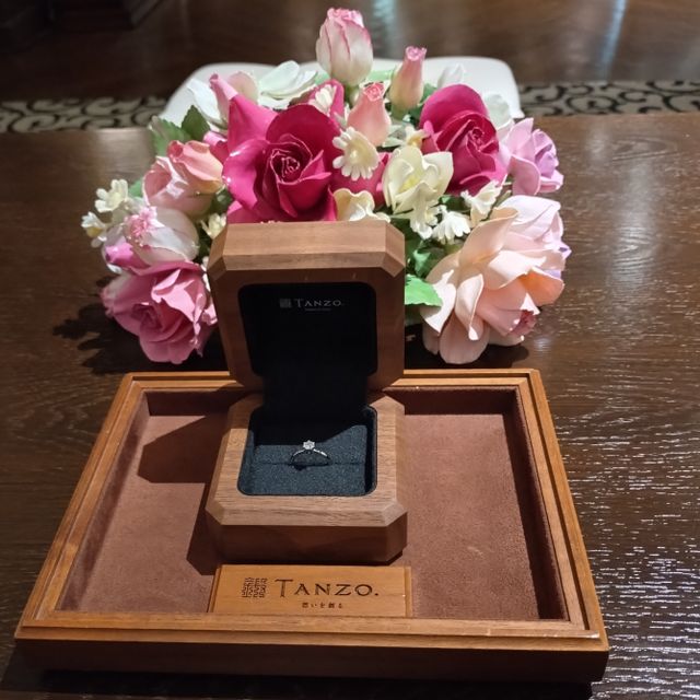 【TANZO.(鍛造指輪)の口コミ】 シンプルで華やかすぎず指に馴染むデザインです。
光沢がとても綺麗で、指…