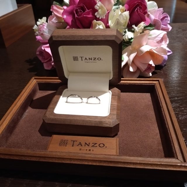 【TANZO.(鍛造指輪)の口コミ】 シンプルで華やかすぎず指に馴染むデザインです。
光沢がとても綺麗で、指…