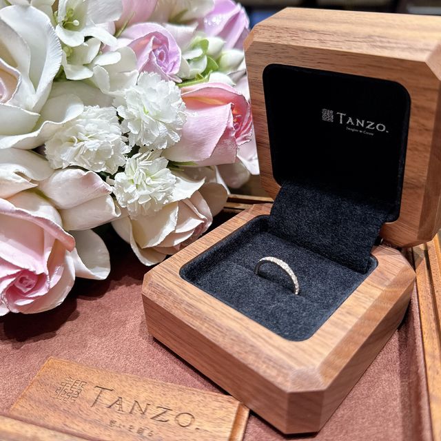 【TANZO.(鍛造指輪)の口コミ】 日常使用できる婚約指輪としてハーフエタニティリングを選びました。想像…