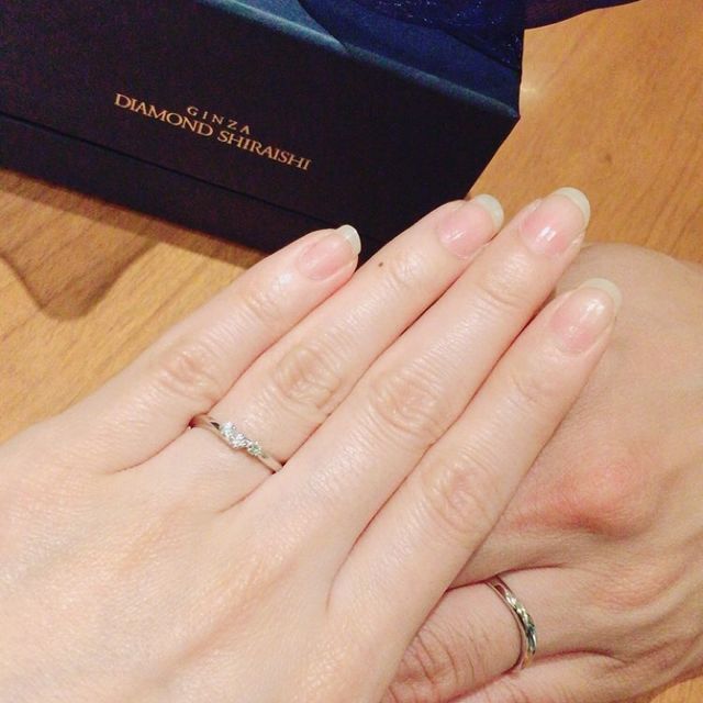 【銀座ダイヤモンドシライシの口コミ】 男性用は比較的シンプルなデザインだが、トップの部分に少しデザイン性も…