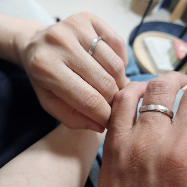 【TANZO.(鍛造指輪)の口コミ】 自由に自分たち好みにデサインできて、裏の刻印にまでこだわりを反映して…