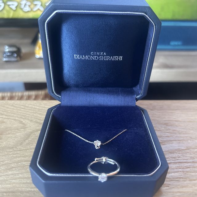 【銀座ダイヤモンドシライシの口コミ】 プロポーズリングとして購入したので、リングのサイズを後から合わせられ…