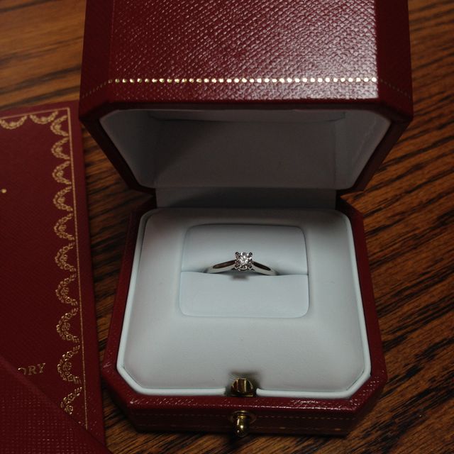 【カルティエ(Cartier)の口コミ】 重ね付けも可能なシンプルな一粒ダイアモンドです。昔からあるカルティエ…