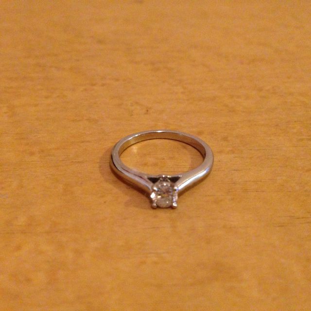 【カルティエ(Cartier)の口コミ】 重ね付けも可能なシンプルな一粒ダイアモンドです。昔からあるカルティエ…