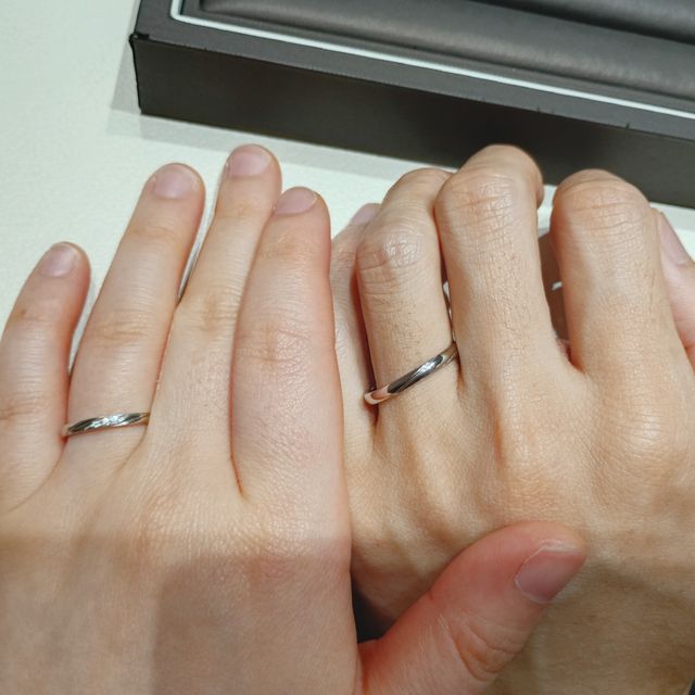 【アイプリモ(I-PRIMO)の口コミ】 ダイヤモンドが3石入っており、きらびやかな雰囲気もちょうど良い。華美す…