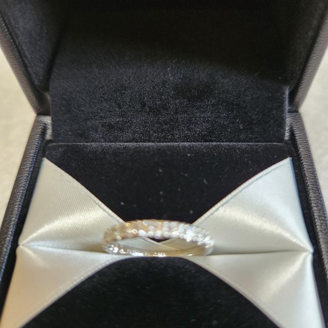 【エクセルコダイヤモンド(EXELCO DIAMOND)の口コミ】 シンプルなエタニティリングを探していて、何店舗か下見にいきました。1石…