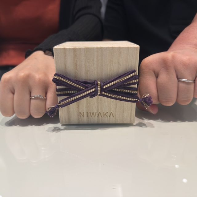 【俄(にわか)の口コミ】 デザインがVの字になっていて丁度パートナーの好きなアルファベットでした…