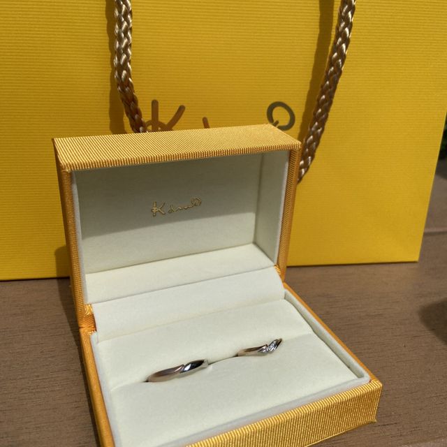 【ケイウノ ブライダル(K.UNO BRIDAL)の口コミ】 結婚指輪は毎日つけるものなので、派手すぎず、でも人とは少し異なるよう…