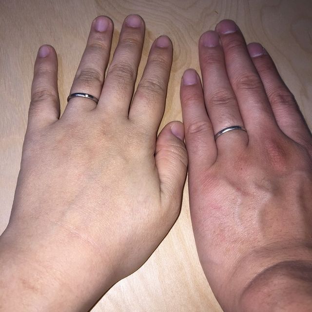 【Miss Platinumの口コミ】 シンプルで丸みを帯びたデザインかつプラチナのものを探していました。
通…