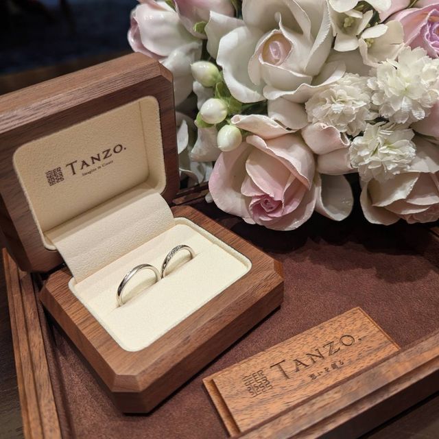 【TANZO.(鍛造指輪)の口コミ】 デザイン自体は自分で組み合わせを見ながら決めるものの、シンプルで普段…