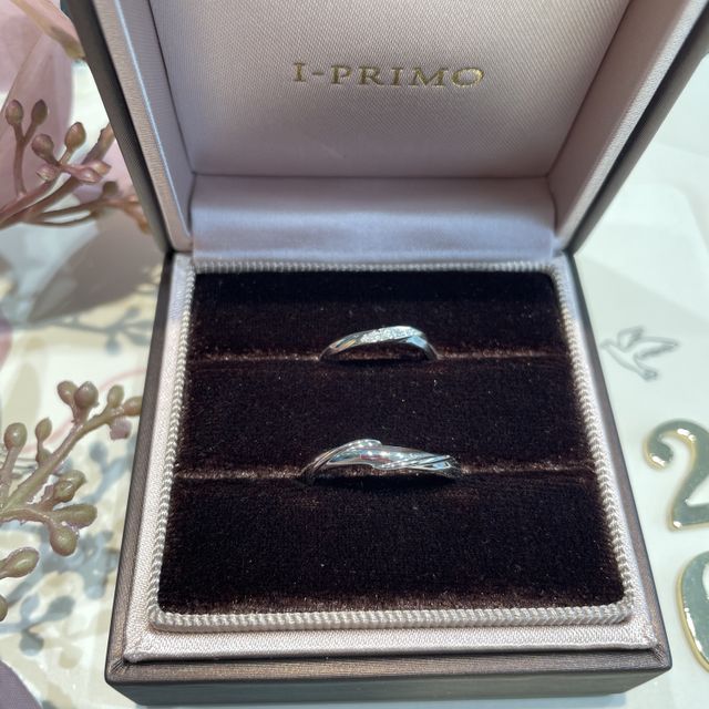 【アイプリモ(I-PRIMO)の口コミ】 デザインがシンプルながらダイヤの華やかさもあって、飽きがこないデザイ…