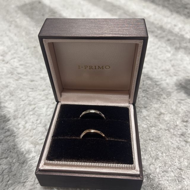 【アイプリモ(I-PRIMO)の口コミ】 男女で別のデザインの指輪を購入しました。
男性側のデザインは凹凸がある…