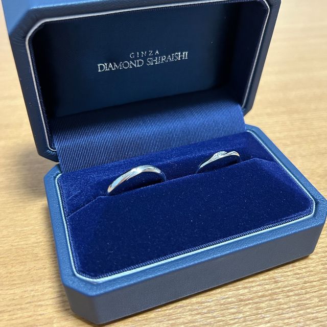 【銀座ダイヤモンドシライシの口コミ】 水の流れをイメージしたかのようなウェーブのデザインがとても気に入りま…