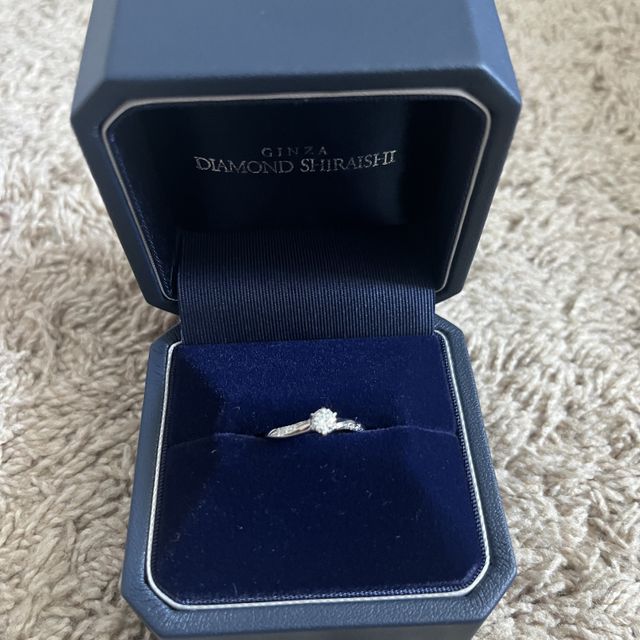 【銀座ダイヤモンドシライシの口コミ】 華奢な指に合わせた細めのリングにしました
高品質なダイヤ
ウェーブのあ…