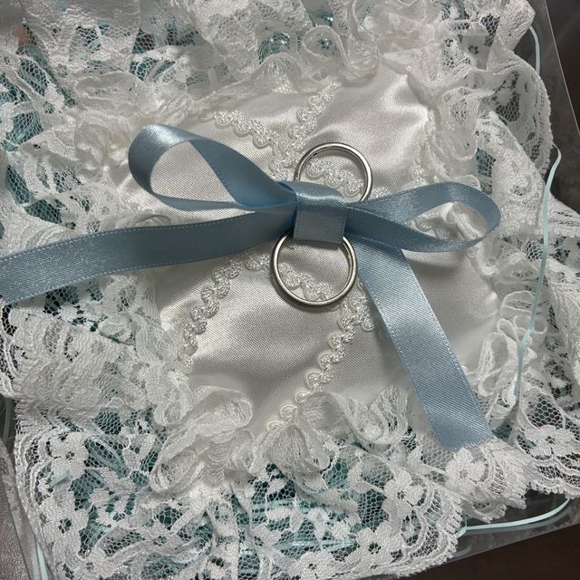 【Ailes(エール)の口コミ】 一つはイエロー、もう一つはブルーでお互い違う色のダイヤでそれぞれの好…