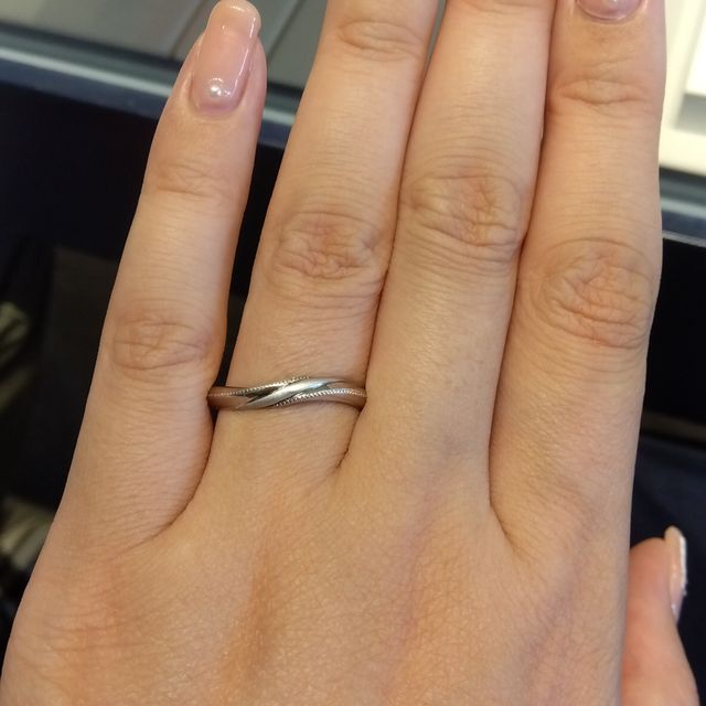 【銀座ダイヤモンドシライシの口コミ】 ダイヤモンドがついているデザインがほとんどでシンプルなV字はあまり種類…