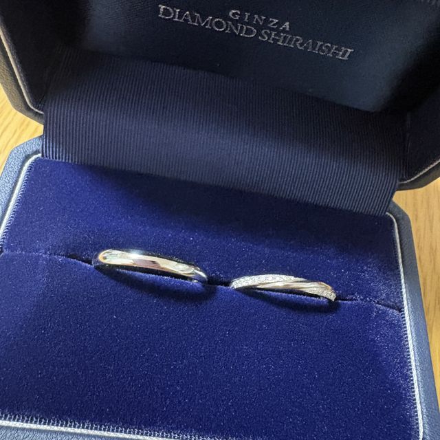 【銀座ダイヤモンドシライシの口コミ】 ダイヤが入っていても斜めに上下に入っていて控えめで、派手すぎないとこ…