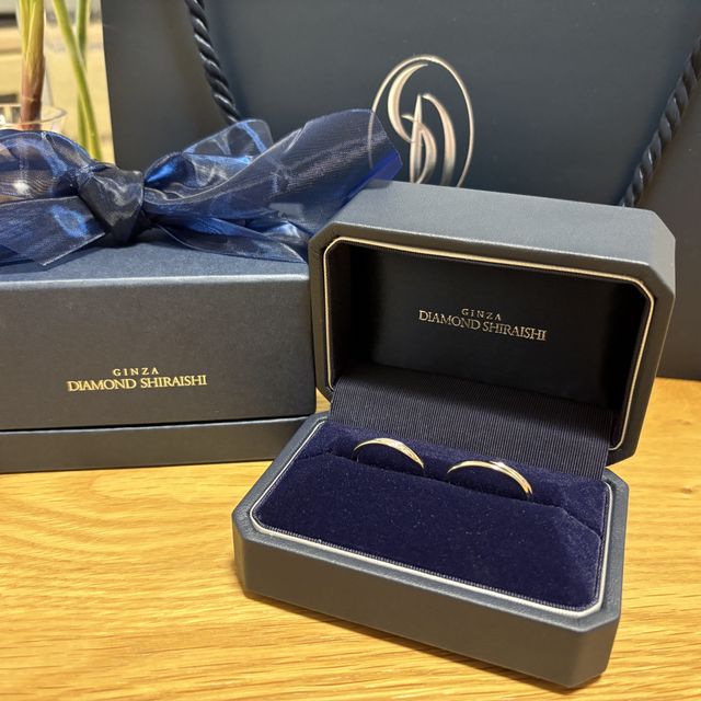 【銀座ダイヤモンドシライシの口コミ】 デザインはシンプルだけど指輪の滑らかなカーブに合わせてダイヤモンドが…