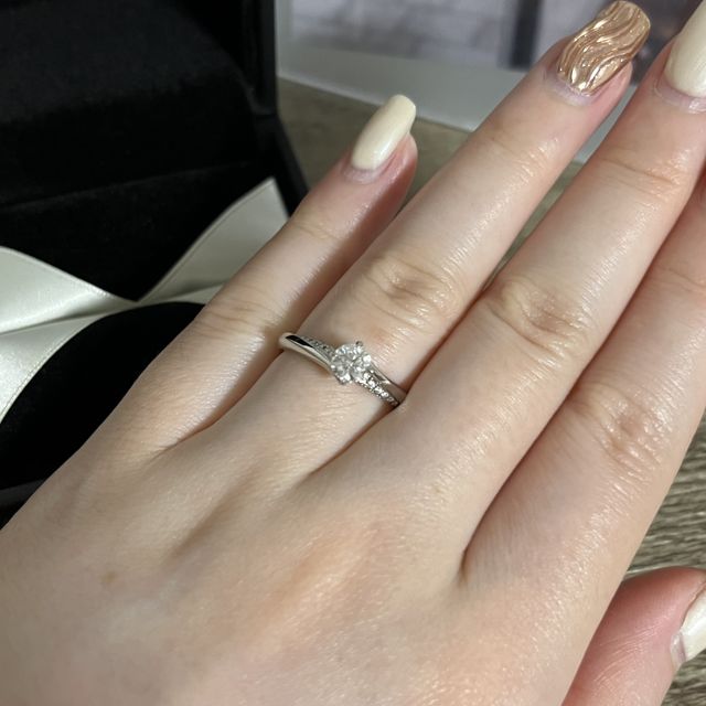 【エクセルコダイヤモンド(EXELCO DIAMOND)の口コミ】 華美すぎるデザインは似合わなかったので、すっきりシンプルかつエレガン…