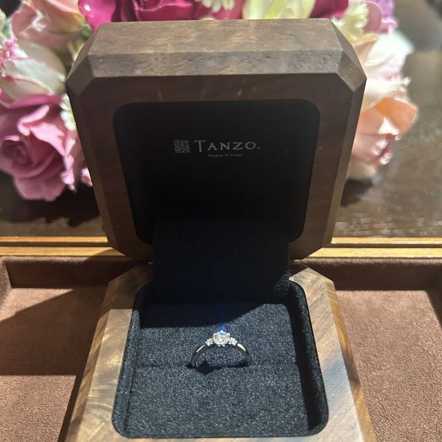 【TANZO.(鍛造指輪)の口コミ】 デザイン
春に入籍したので桜の模様を入れたくて、デザイナーさんがお話を…