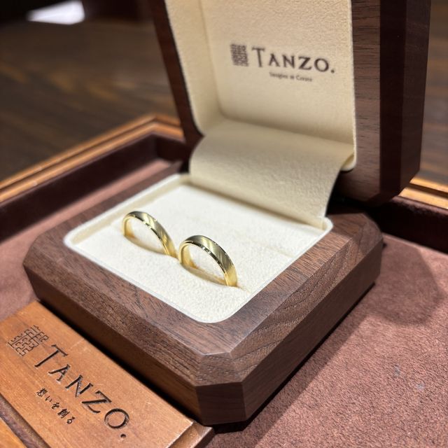 【TANZO.(鍛造指輪)の口コミ】 名前の通り鍛造製法で作られているので耐久性はもちろん、シンプルなデザ…