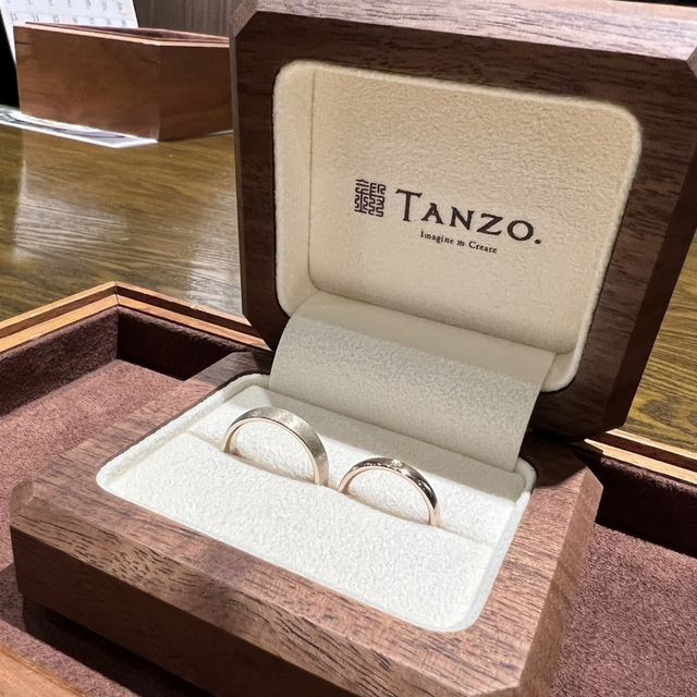 【TANZO.(鍛造指輪)の口コミ】 結婚指輪というとシルバーのイメージがありますが、ゴールドの指輪を作り…