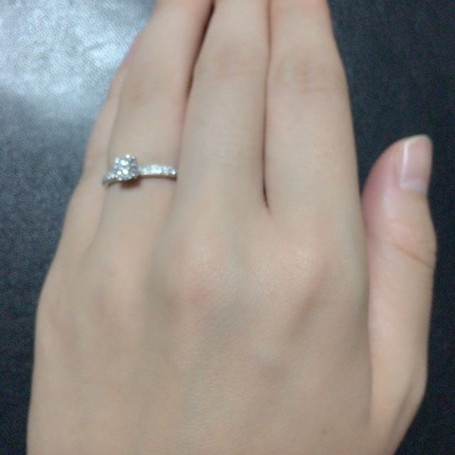 【エクセルコダイヤモンド(EXELCO DIAMOND)の口コミ】 ソリティアのデザインで、リングにもダイヤモンドを付いているものを色々…