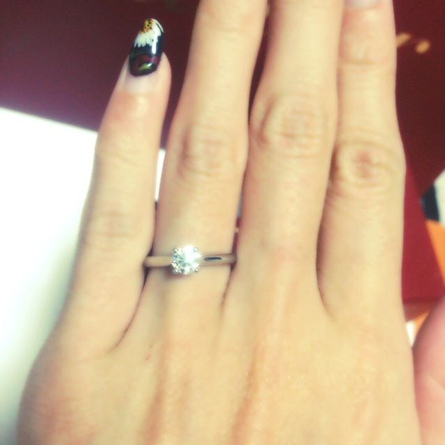 【カルティエ(Cartier)の口コミ】 シンプルで王道のデザインが婚約指輪らしくて気に入りました。

色々と種…