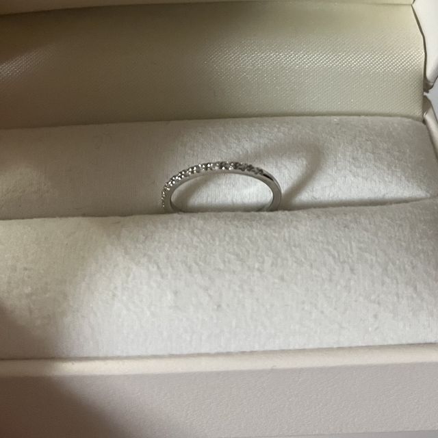 【Flowaves(フロウェーブス)の口コミ】 シンプルで重ね付けできるデザイン性が良いと思い購入しました。シンプル…