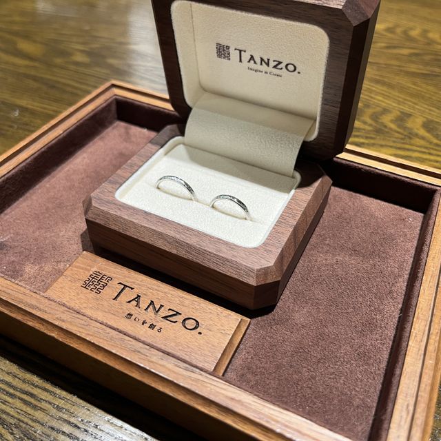 【TANZO.(鍛造指輪)の口コミ】 素材はプラチナだけ、石も無しで、あくまでシンプルで普段からずっとつけ…
