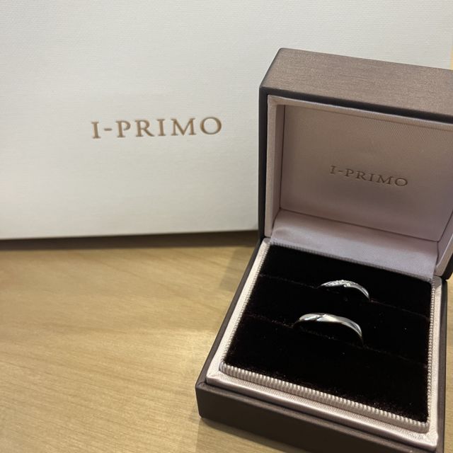 【アイプリモ(I-PRIMO)の口コミ】 シンプルだけれど、ダイヤが7つ付いていて
華やかさもあり、気に入った。
…