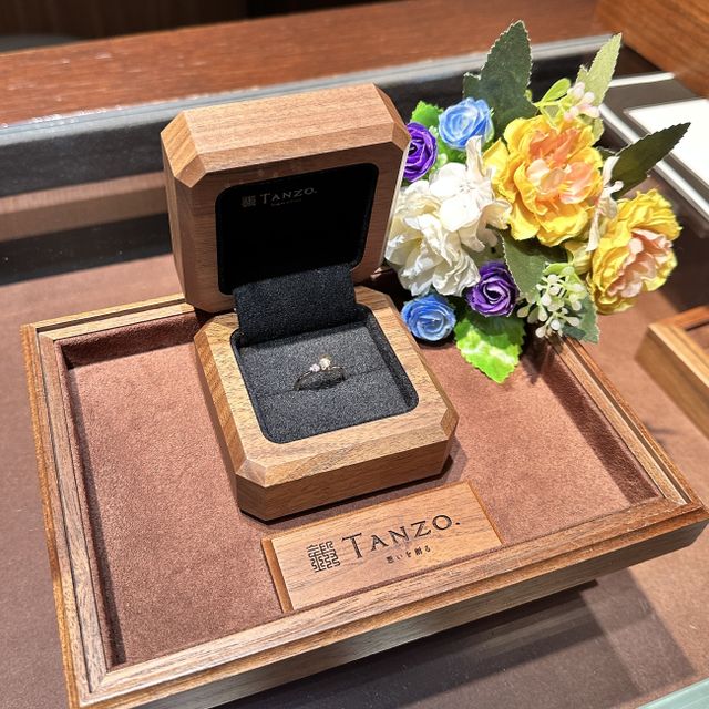【TANZO.(鍛造指輪)の口コミ】 ダイヤを象徴するデザインにしました。婚約指輪と重ね合わせしても違和感…