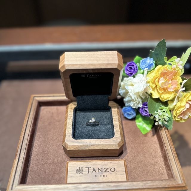 【TANZO.(鍛造指輪)の口コミ】 指輪のデザインや色を自分で決めることができました。
ベースにするデザイ…