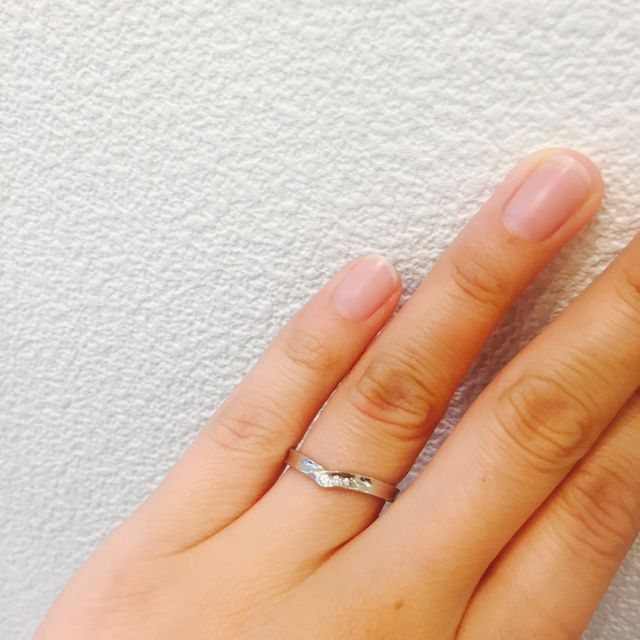 【JEWELRY  KAMATA(ジュエリーかまた)の口コミ】 中心で折り返してあるオシャレなデザイン
逆向デザインにより立体感が強調…