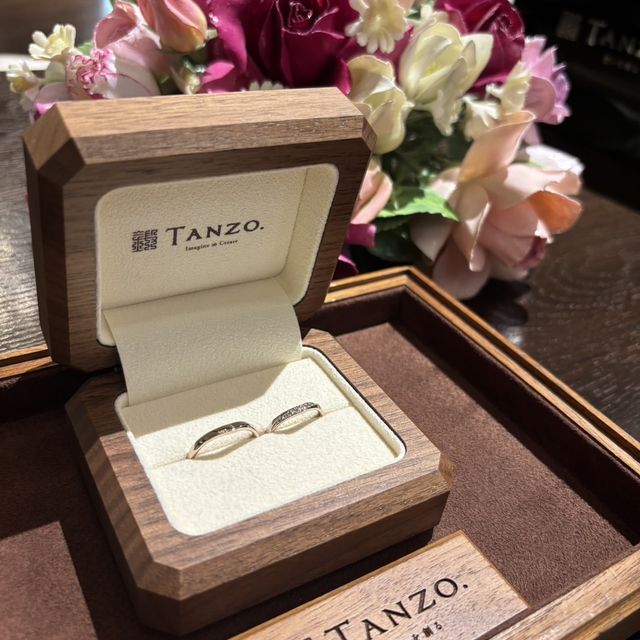 【TANZO.(鍛造指輪)の口コミ】 フルオーダーで素材はコーラルゴールド、V字、面取り、鏡面加工はお揃いで…