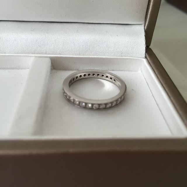 【ブルガリ(BVLGARI)の口コミ】 全体的にボリュームがあり、厚みがあるジュエリーです。特に斬新な石の使…