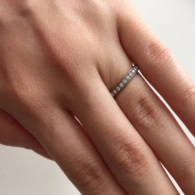 【ブルガリ(BVLGARI)の口コミ】 全体的にボリュームがあり、厚みがあるジュエリーです。特に斬新な石の使…